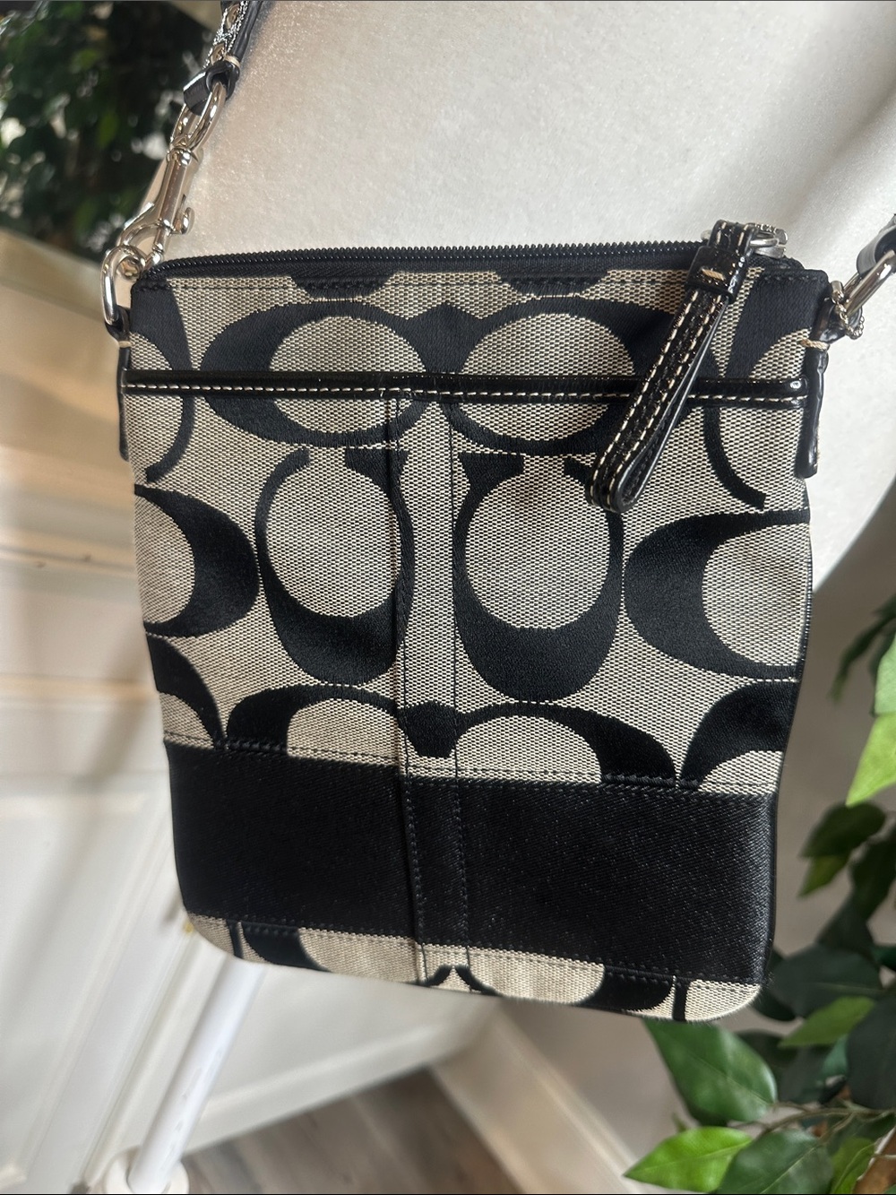 EUC Coach Black and Beige Signature Canvas Crossbody - Picture 6 of 10